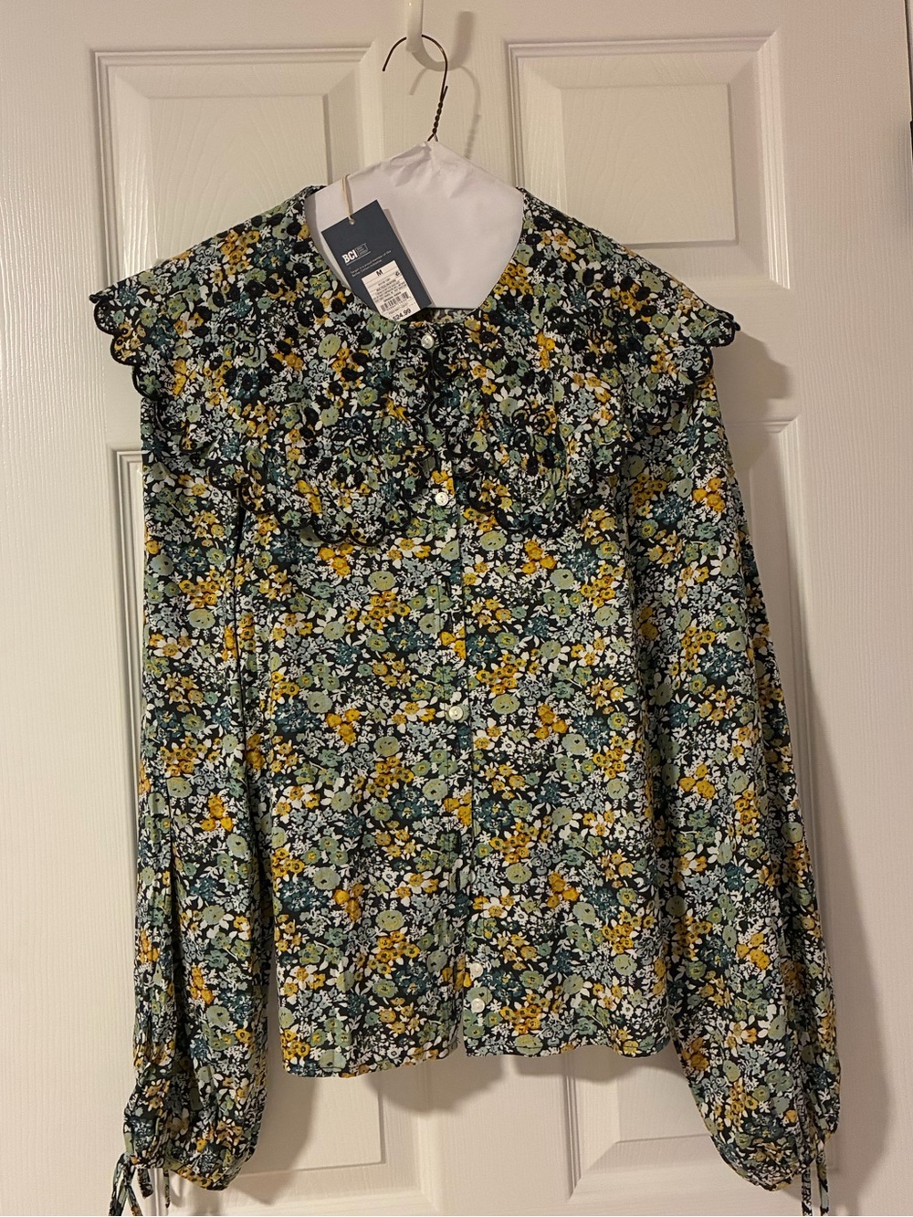 NWT Universal Thread Women's Floral Ruffle Blouse